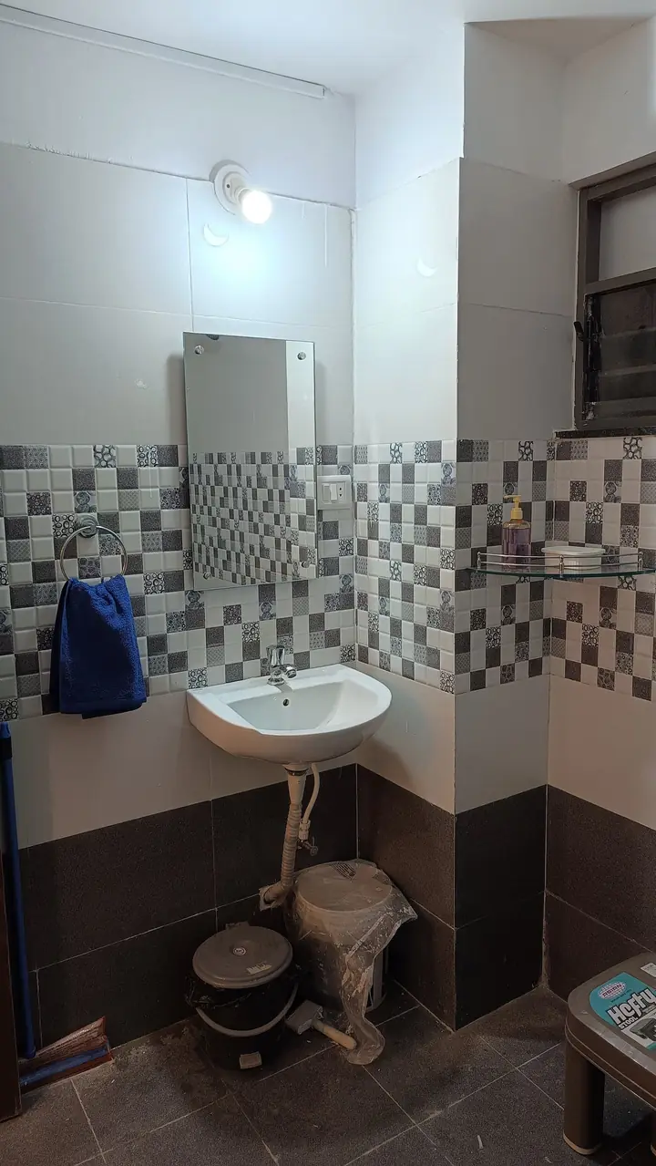 Bathroom with mirror, basin and patterned tiles